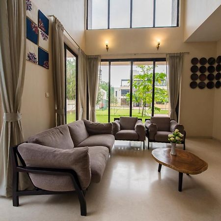 Stayvista'S Greenwoods Villa 10 - City-Center Villa With Private Pool, Terrace, Lift & Carrom Board Лонавала Экстерьер фото