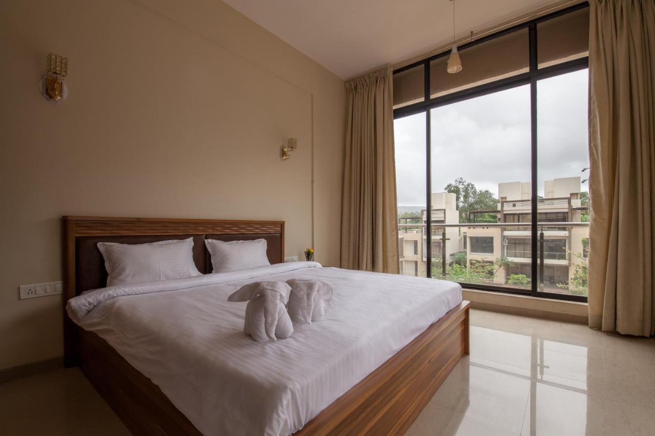 Stayvista'S Greenwoods Villa 10 - City-Center Villa With Private Pool, Terrace, Lift & Carrom Board Лонавала Экстерьер фото